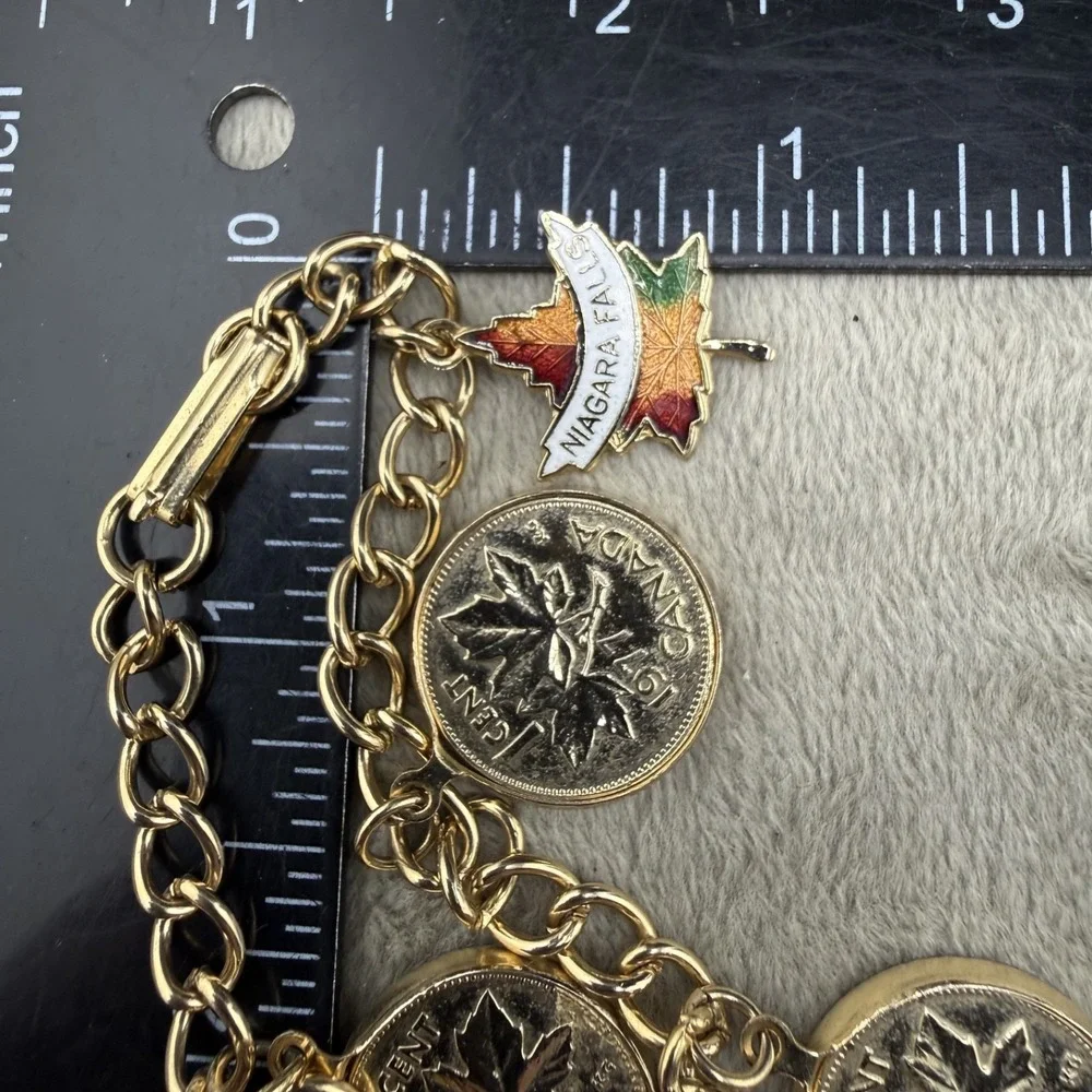Vintage Canada Charm Bracelet Gold Tone Niagara Falls Coin 6.5”